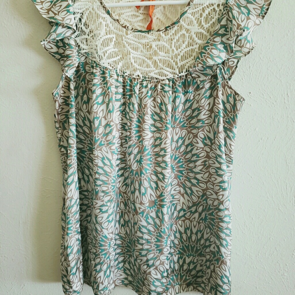 BCBG - Ruffle blouse